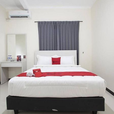 Reddoorz @ Genteng Surabaya Exterior photo