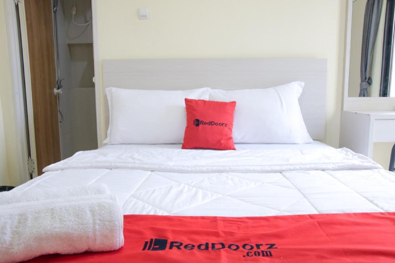 Reddoorz @ Genteng Surabaya Exterior photo
