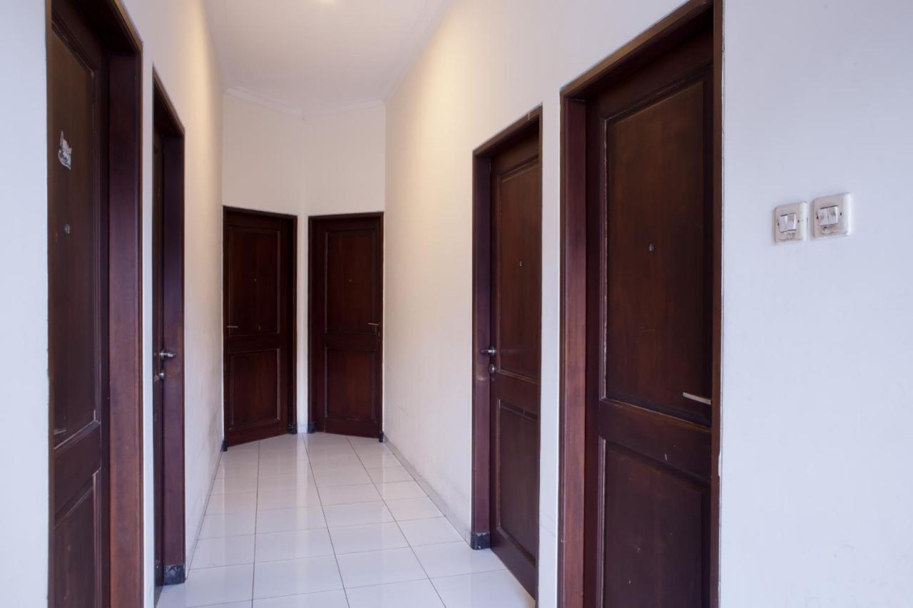 Reddoorz @ Genteng Surabaya Exterior photo