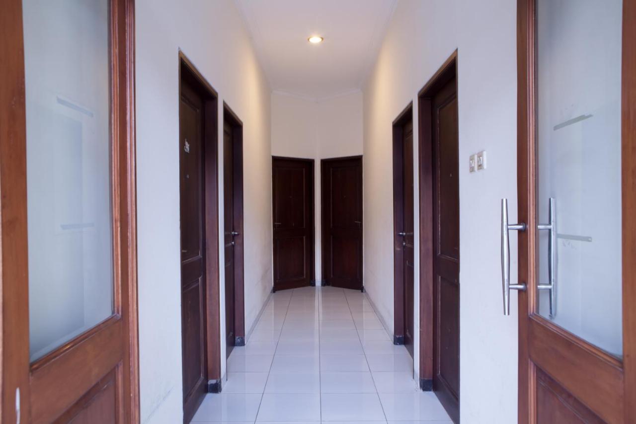 Reddoorz @ Genteng Surabaya Exterior photo