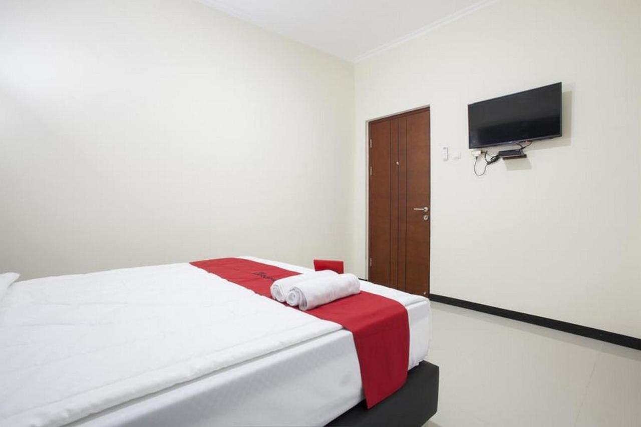 Reddoorz @ Genteng Surabaya Exterior photo