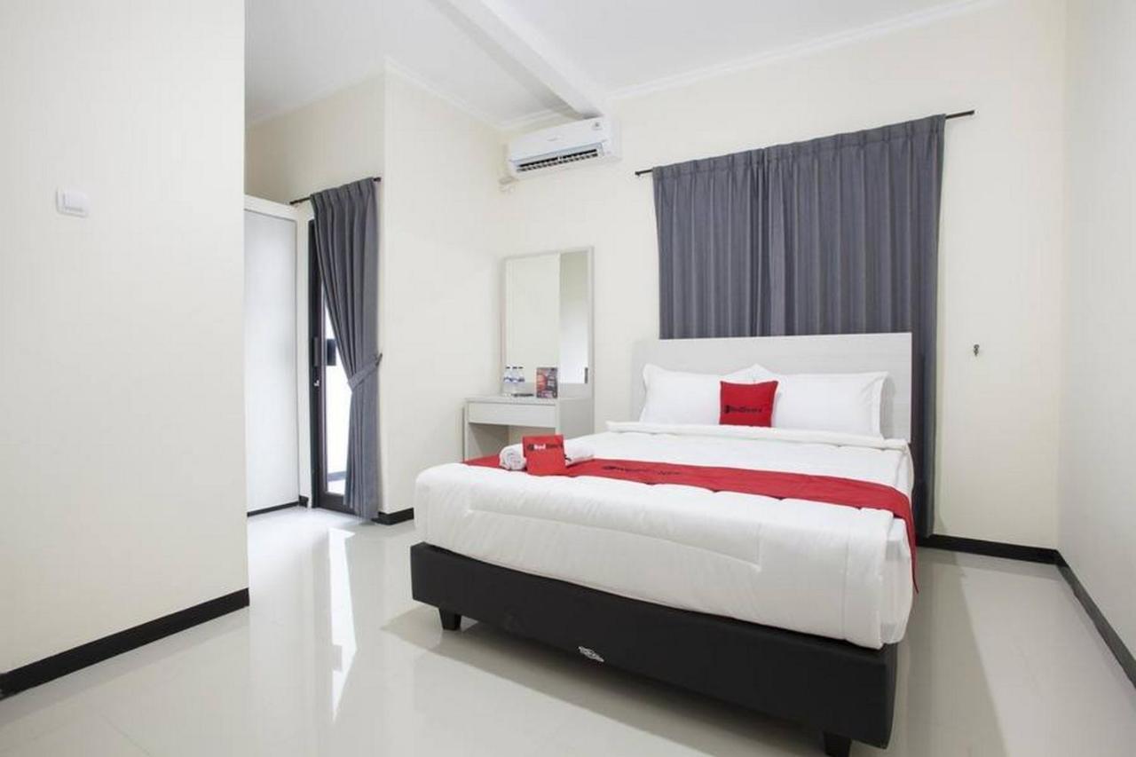 Reddoorz @ Genteng Surabaya Exterior photo
