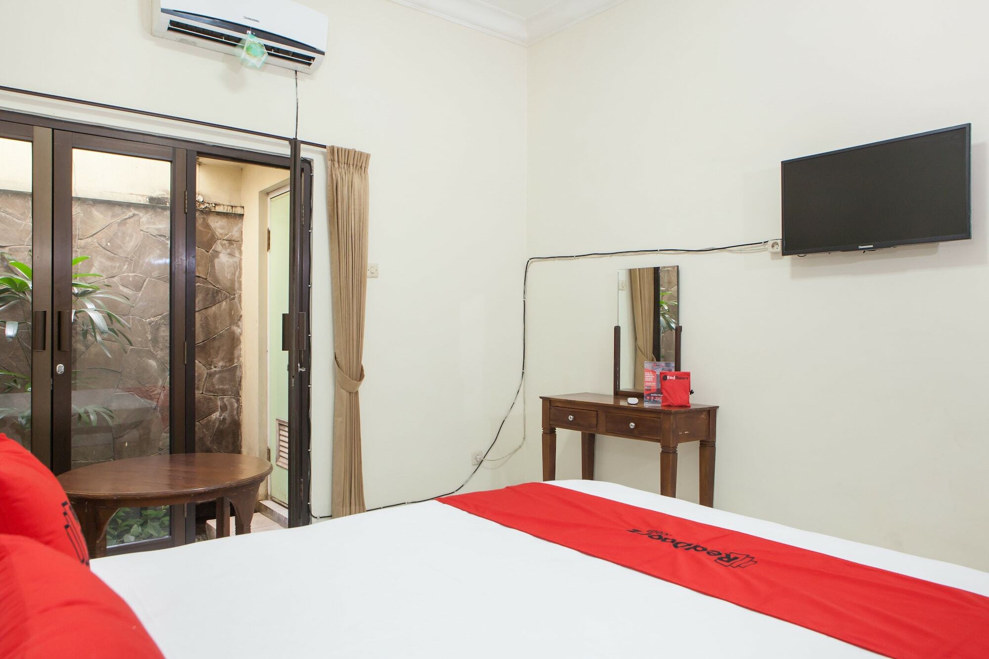 Reddoorz @ Genteng Surabaya Exterior photo