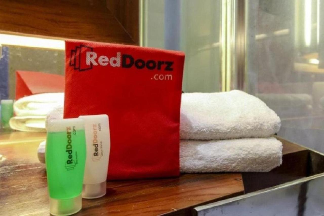 Reddoorz @ Genteng Surabaya Exterior photo